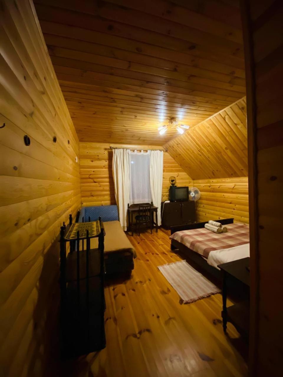 Садиба Орисин Явір Orysyn Yavir Hostal Svityaz' Exterior foto