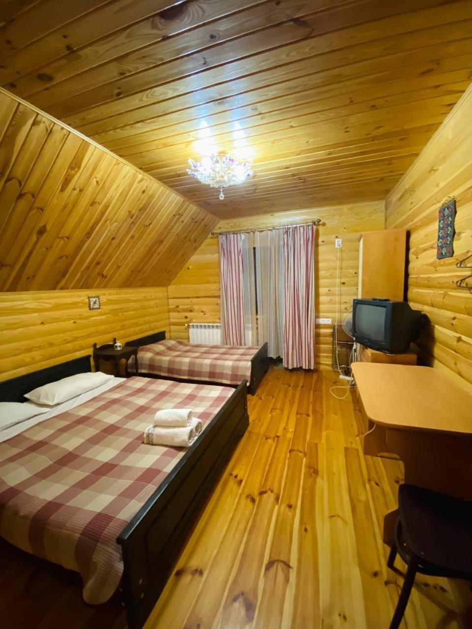 Садиба Орисин Явір Orysyn Yavir Hostal Svityaz' Exterior foto