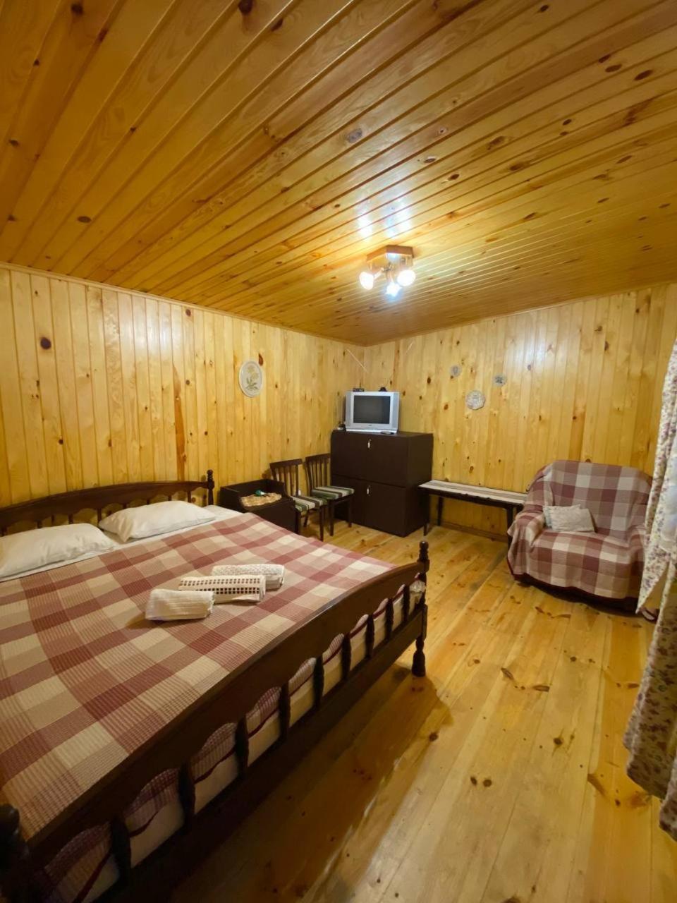 Садиба Орисин Явір Orysyn Yavir Hostal Svityaz' Exterior foto